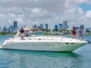 Luxury Yacht Rental For Party in Miami