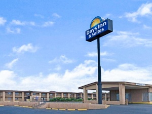 Days Inn & Suites by Wyndham Santa Rosa