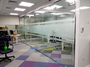 glass replacement in dubai